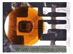 圖2：對于車用級R2Coupler產(chǎn)品如ACPL-M43T光電耦合器，Avago使用雙線強化關鍵功能連接