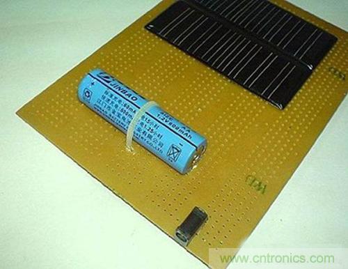 微型太陽(yáng)能供電板DIY，給手電筒收音機(jī)供電