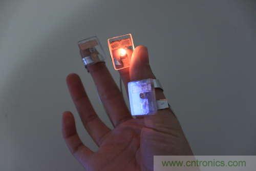 LED多點觸控手套DIY：把各部分焊接起來，測試