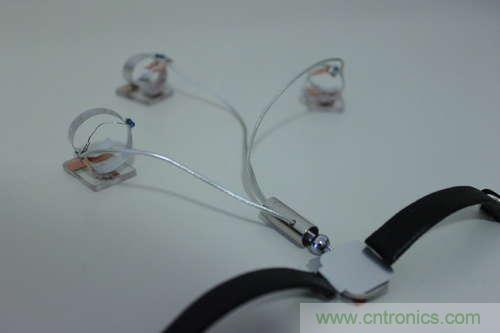 LED多點觸控手套DIY：把各部分焊接起來，測試