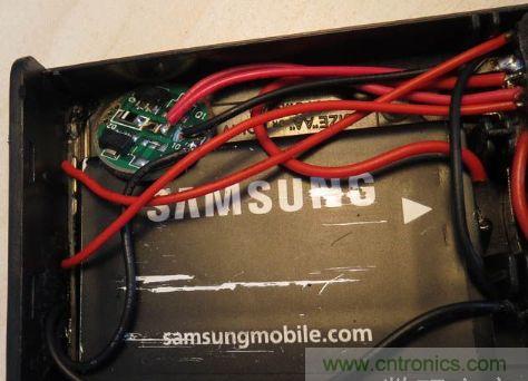 電池盒，安裝上鋰電池，用于外部強光LED供電