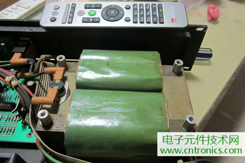 用料很給力！專(zhuān)業(yè)后級(jí)功放美國(guó)高峰FA1201拆解