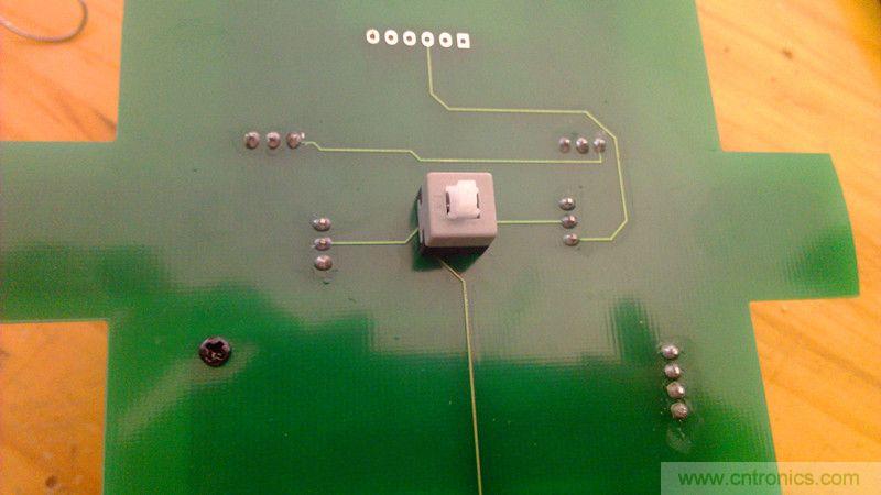 牛人力作！PCB版藍(lán)牙智能小車DIY