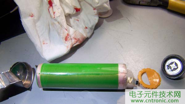 筆記本電池拆解，探秘電池內(nèi)部結(jié)構(gòu)