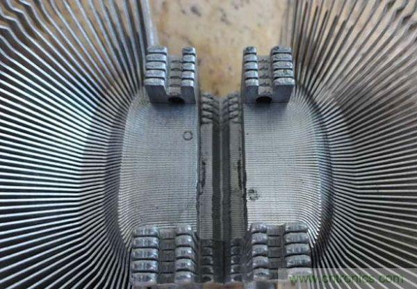 變廢為寶！風(fēng)扇散熱器變身山寨LED燈