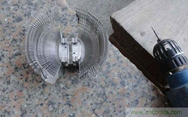 變廢為寶！風(fēng)扇散熱器變身山寨LED燈