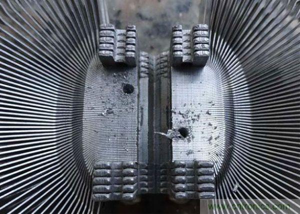 變廢為寶！風(fēng)扇散熱器變身山寨LED燈