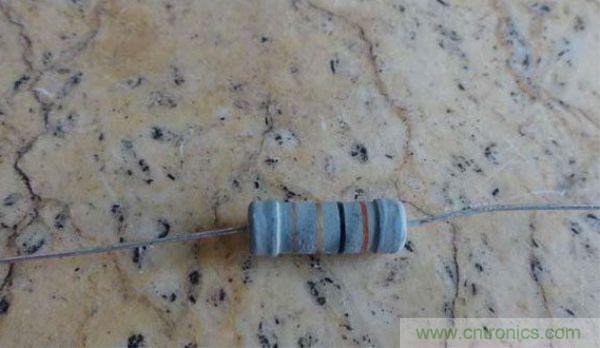 變廢為寶！風(fēng)扇散熱器變身山寨LED燈