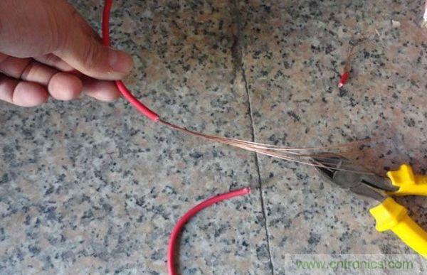 變廢為寶！風(fēng)扇散熱器變身山寨LED燈