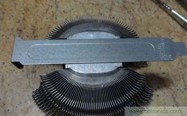 變廢為寶！風(fēng)扇散熱器變身山寨LED燈