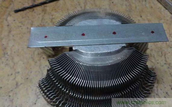 變廢為寶！風(fēng)扇散熱器變身山寨LED燈