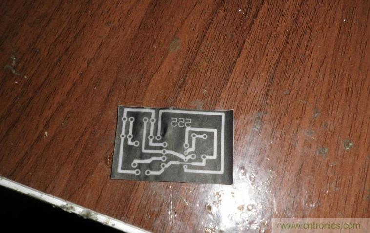 DIY菜鳥(niǎo)福音！感光干膜PCB負(fù)片輸出的一種方法！