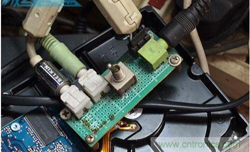 DIY：自制超炫音頻分配器，實(shí)現(xiàn)音箱共用