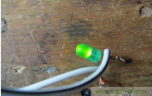 創(chuàng)意DIY！迷你風(fēng)力發(fā)電機！