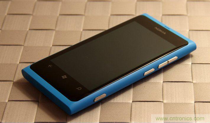 拆解諾基亞Lumia800,做工依舊精細！