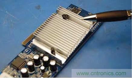 像這樣的散熱器非常有助于散發(fā)一些器件產(chǎn)生的過多熱量。