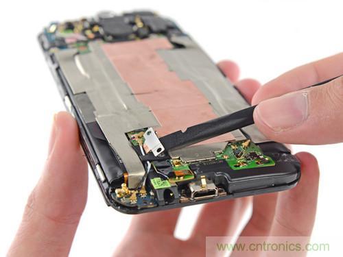 牛人強(qiáng)拆！新HTC One(M8)真機(jī)精密做工難修理