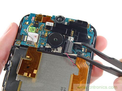 牛人強(qiáng)拆！新HTC One(M8)真機(jī)精密做工難修理