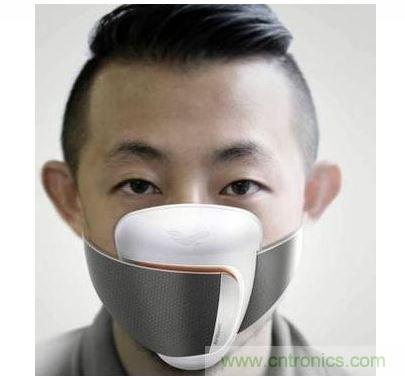 Frog Design 開發(fā)了一款可搭配手機應(yīng)用程序使用的智能口罩概念原型，內(nèi)建粒子傳感器，能警告使用者何時該戴上口罩