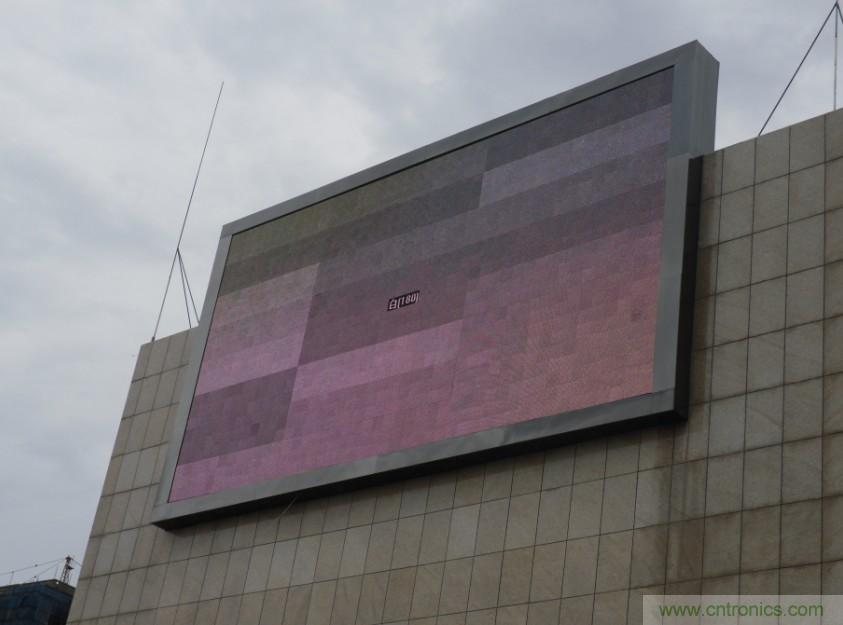 LED顯示屏突然黑屏，什么原因？如何應(yīng)對(duì)？