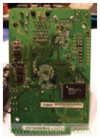 圖3：WPS54G打印服務(wù)器電路板背面。