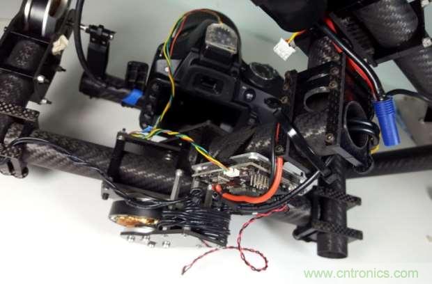 攝影發(fā)燒友：想要相機(jī)穩(wěn)如雞頭，學(xué)我DIY自平衡相機(jī)穩(wěn)定器