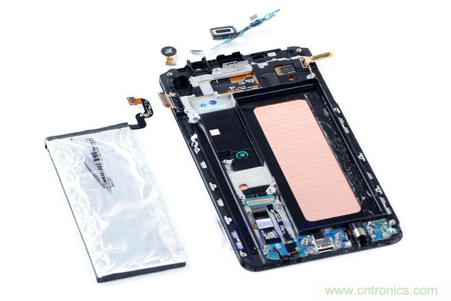Galaxy Note5拆解，與S系列差距日漸模糊