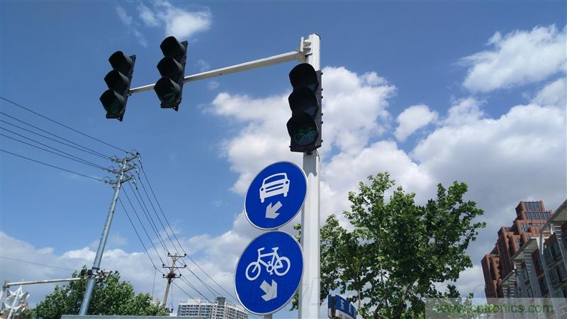 無(wú)邊框的 nubia Z9 ，一款既有驚喜，又有驚艷的智能手機(jī)