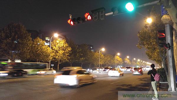 業(yè)界良心 LG V10 評測:剛毅、冷峻，不失人性化