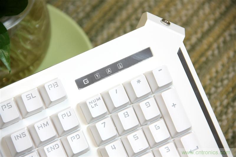 曾經(jīng)的網(wǎng)吧統(tǒng)治者—雙飛燕血手幽靈機(jī)械鍵盤，真世界最快？