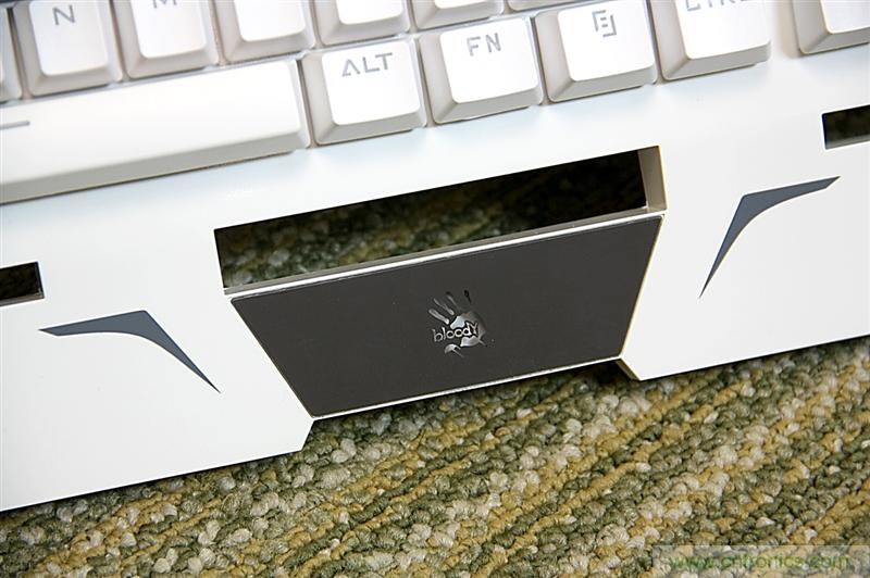 曾經(jīng)的網(wǎng)吧統(tǒng)治者—雙飛燕血手幽靈機(jī)械鍵盤，真世界最快？