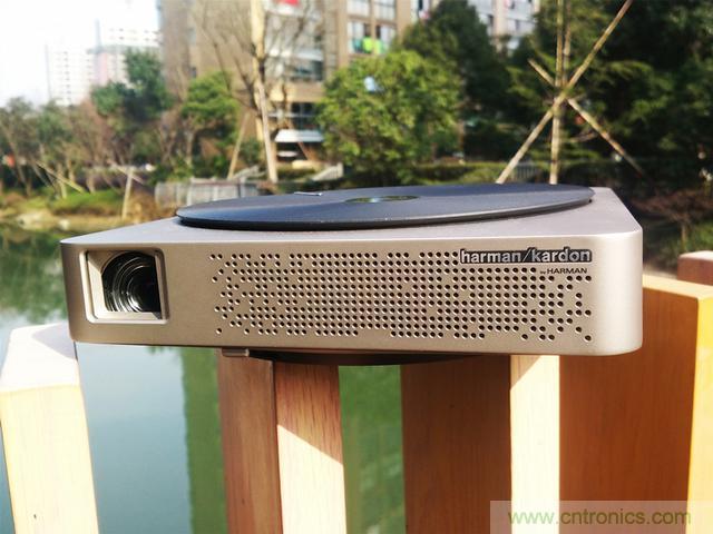 無屏電視時代已然來臨，客廳你做好準(zhǔn)備了嗎？