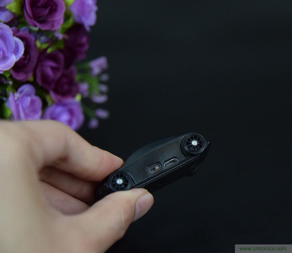 虛擬與現(xiàn)實(shí)相結(jié)合的飛車游戲，讓你體驗(yàn)速度與激情的碰撞！