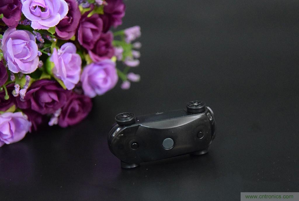 虛擬與現(xiàn)實(shí)相結(jié)合的飛車游戲，讓你體驗(yàn)速度與激情的碰撞！