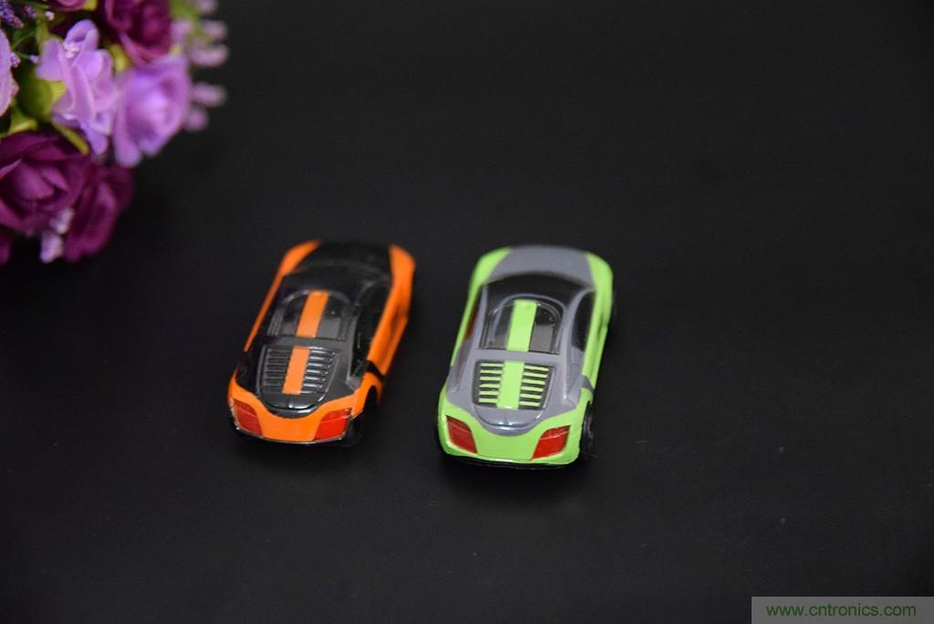 虛擬與現(xiàn)實(shí)相結(jié)合的飛車游戲，讓你體驗(yàn)速度與激情的碰撞！