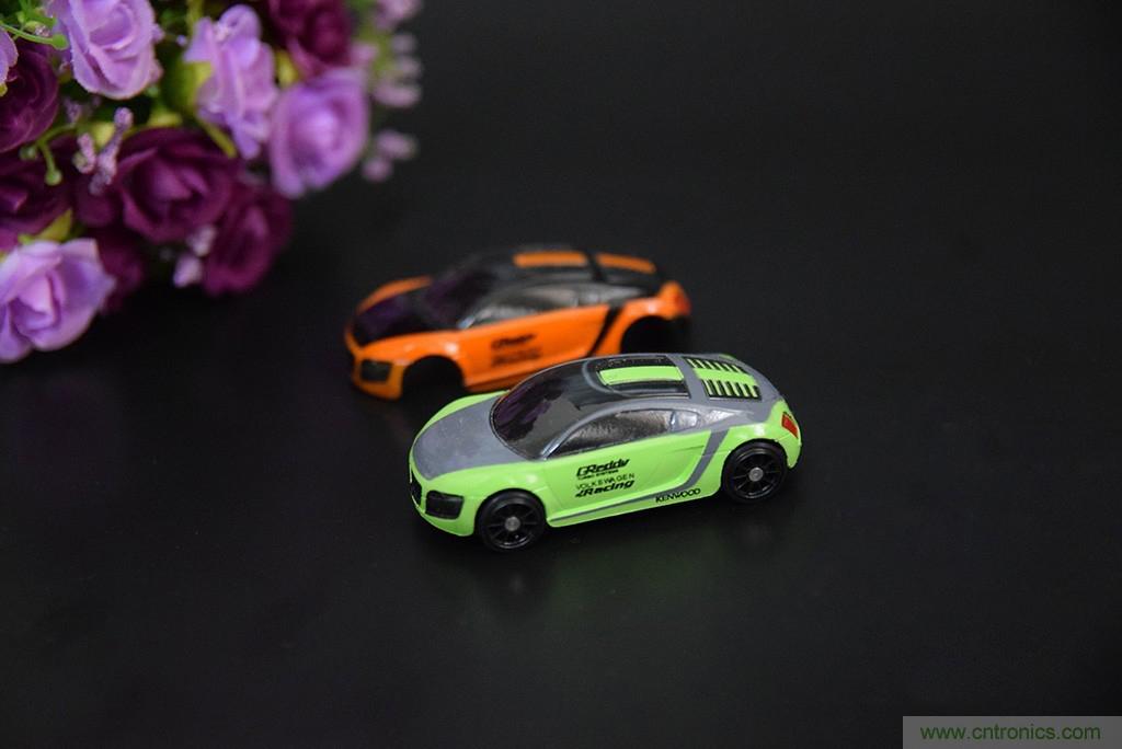 虛擬與現(xiàn)實(shí)相結(jié)合的飛車游戲，讓你體驗(yàn)速度與激情的碰撞！