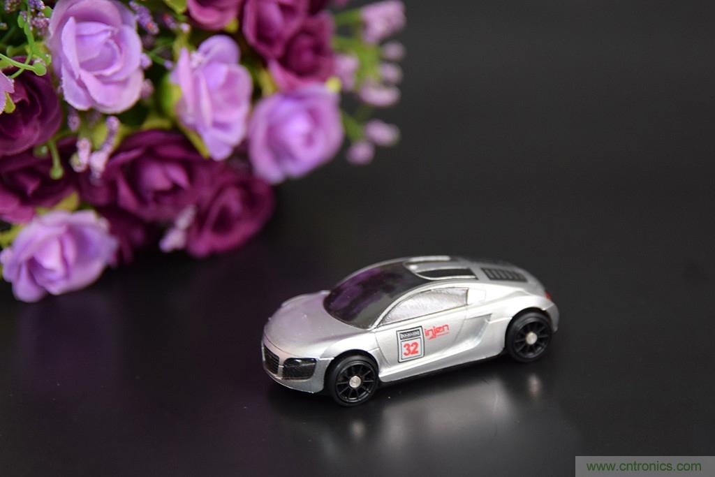 虛擬與現(xiàn)實(shí)相結(jié)合的飛車游戲，讓你體驗(yàn)速度與激情的碰撞！