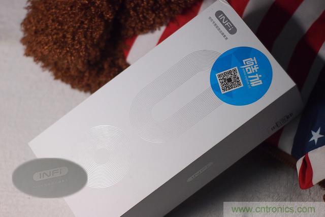 路由器也跟風(fēng)玩分體設(shè)計(jì)，你咋不上天呢？