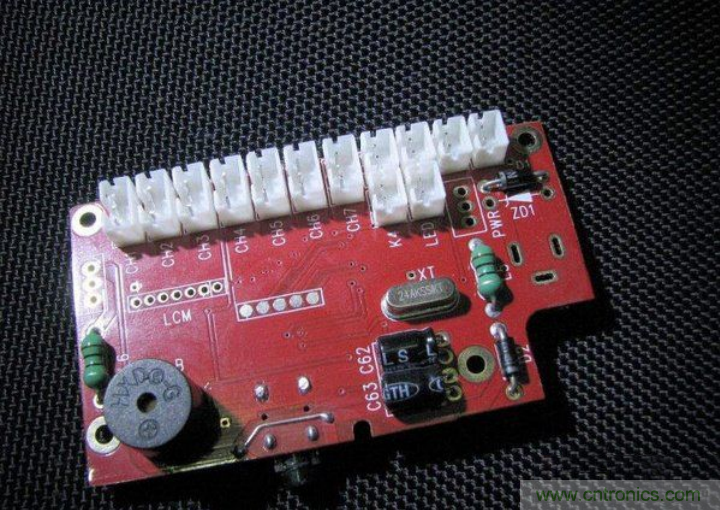 無人機 DIY 制作全過程，酷得不要不要的！
