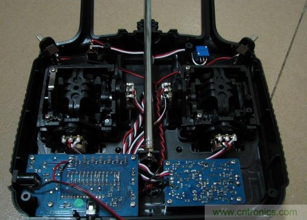 無人機 DIY 制作全過程，酷得不要不要的！