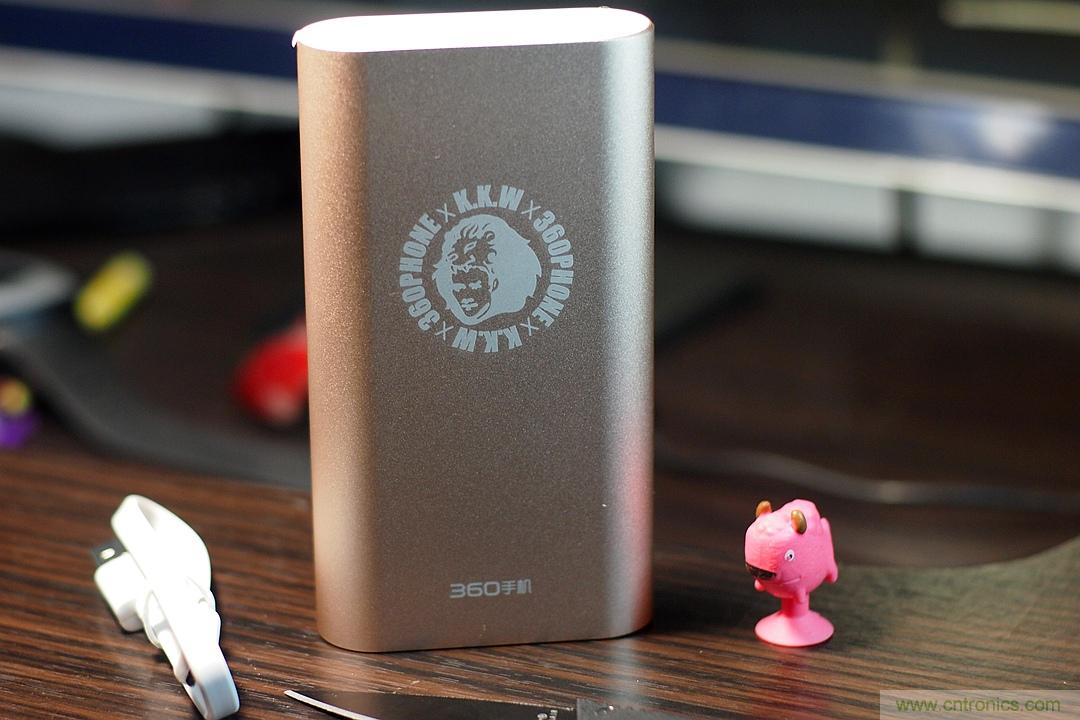 移動電源也玩雙引擎？快到你想象不到