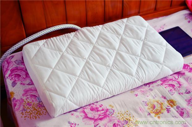 這個(gè)枕頭不僅能挽救睡眠還能挽救婚姻！