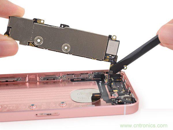 有什么地方?jīng)]有變？iPhone SE真機(jī)拆解