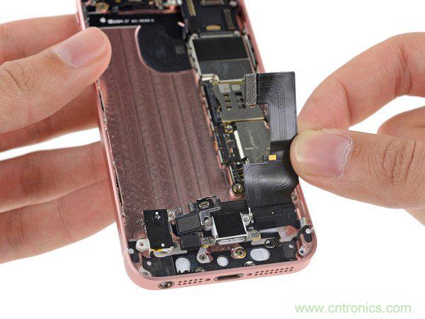 有什么地方?jīng)]有變？iPhone SE真機(jī)拆解