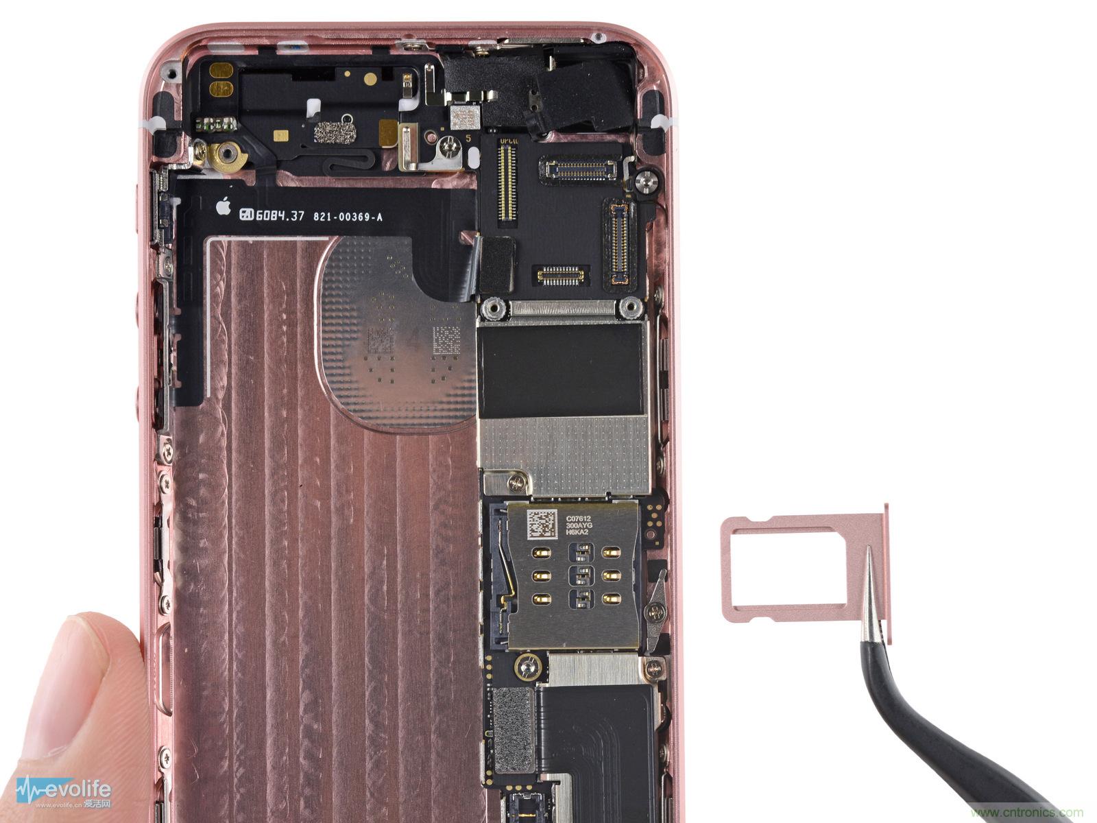 有什么地方?jīng)]有變？iPhone SE真機(jī)拆解