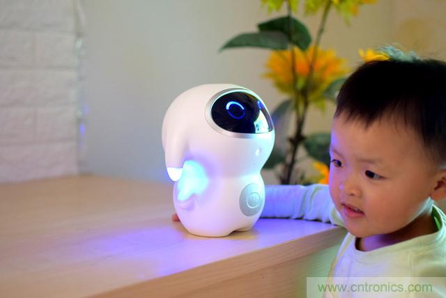 “爸爸再不陪我，我就長大了”——小騰機(jī)器人