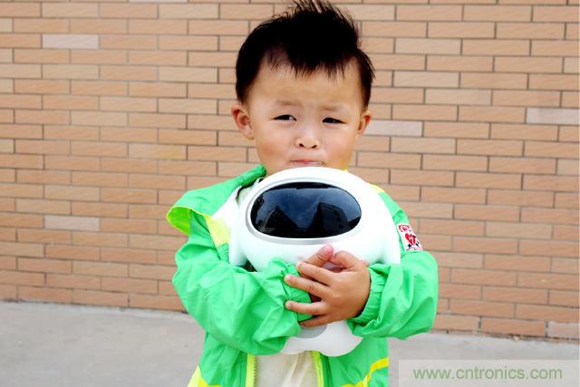 “爸爸再不陪我，我就長大了”——小騰機(jī)器人