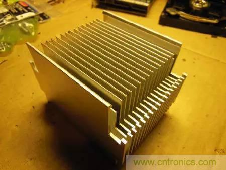 廢舊收音機(jī)如何變身成酷炫機(jī)器人？