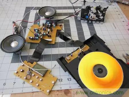 廢舊收音機(jī)如何變身成酷炫機(jī)器人？