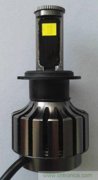 用深圳大道半導體制造的CSP-COBs 改裝圖四所示的用大功率LEDs 制造的汽車前大燈。【拍攝自改裝的外購產(chǎn)品】